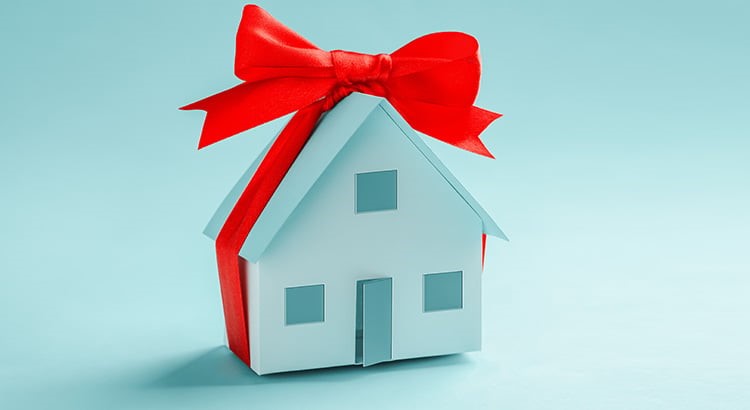 4 Reasons to Sell Your House During the Holidays